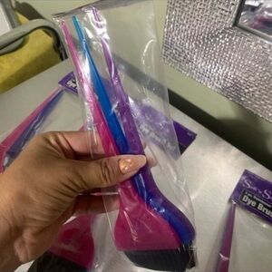 Pink and Blue Dye Brush Set